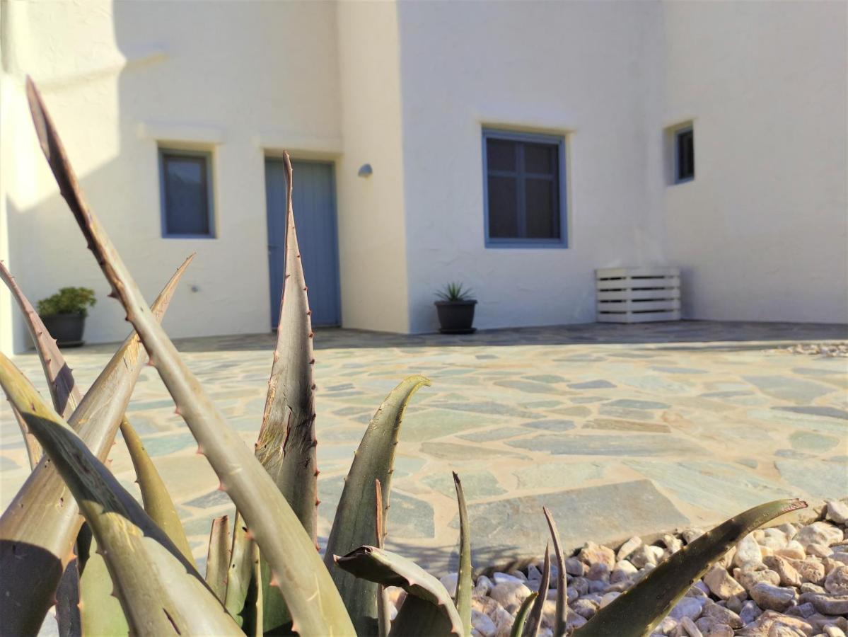 Mosaic Suites Drios Esterno foto
